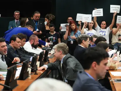 Após recuo da oposição CCJ da Câmara adia votação do PL da anistia