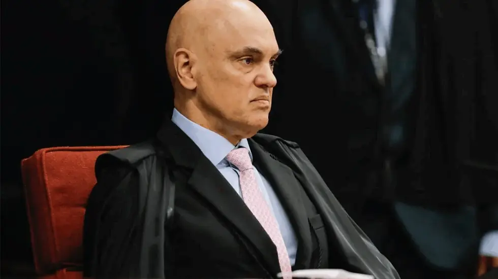 Moraes autoriza visita de enteada a Bolsonaro e veta entrada de cunhados