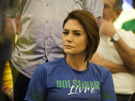 Michelle deixa candidatura em aberto e reforça prioridade em cuidar de Bolsonaro