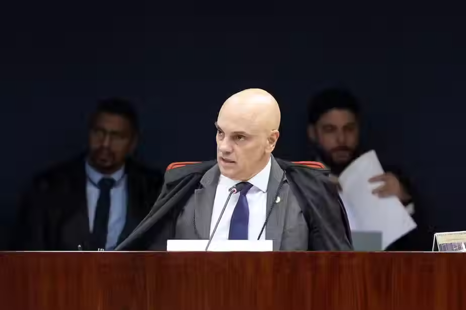 Moraes autoriza defesa de Bolsonaro em depoimento