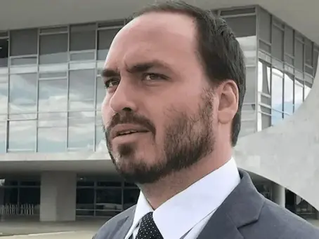 “Humilhação”, desabafa Carlos Bolsonaro ao criticar escolta policial em traslado de Jair Bolsonaro ao hospital