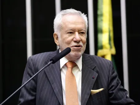 Garcia expõe hipocrisia de Lula ao pedir o que não faz