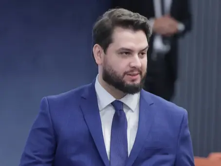 ALERTA: Defesa denuncia condições precárias de cela de Filipe Martins