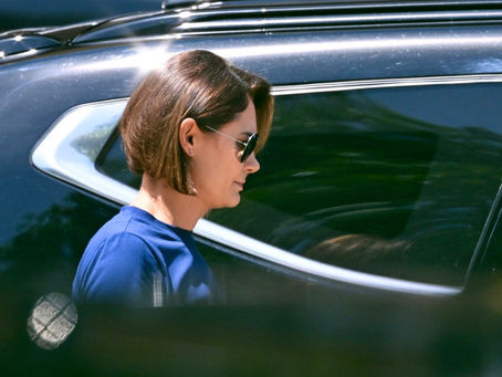 “Vamos vencer os dias maus”, diz Michelle após alta hospitalar de Bolsonaro