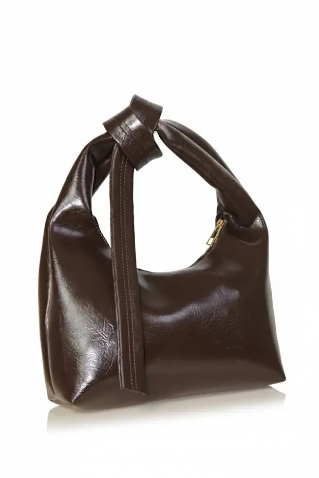 Thumbnail: Tasiya torba odiše jednostavnom elegancijom i modernim minimalizmom.