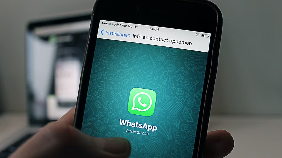 Comparing chatbots and human agents on whatsapp