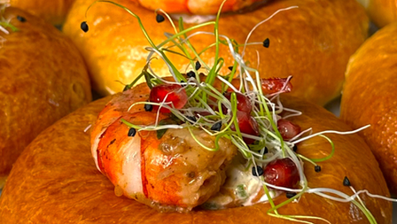 Brioches aux crevettes, ail noir & estragon (par Nissa Bassi)