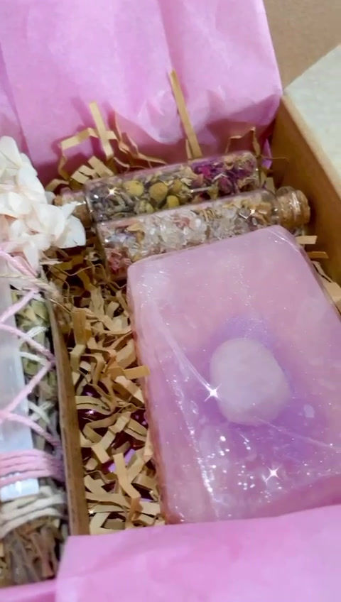 Thumbnail: 'Peace & Love' Gift Box