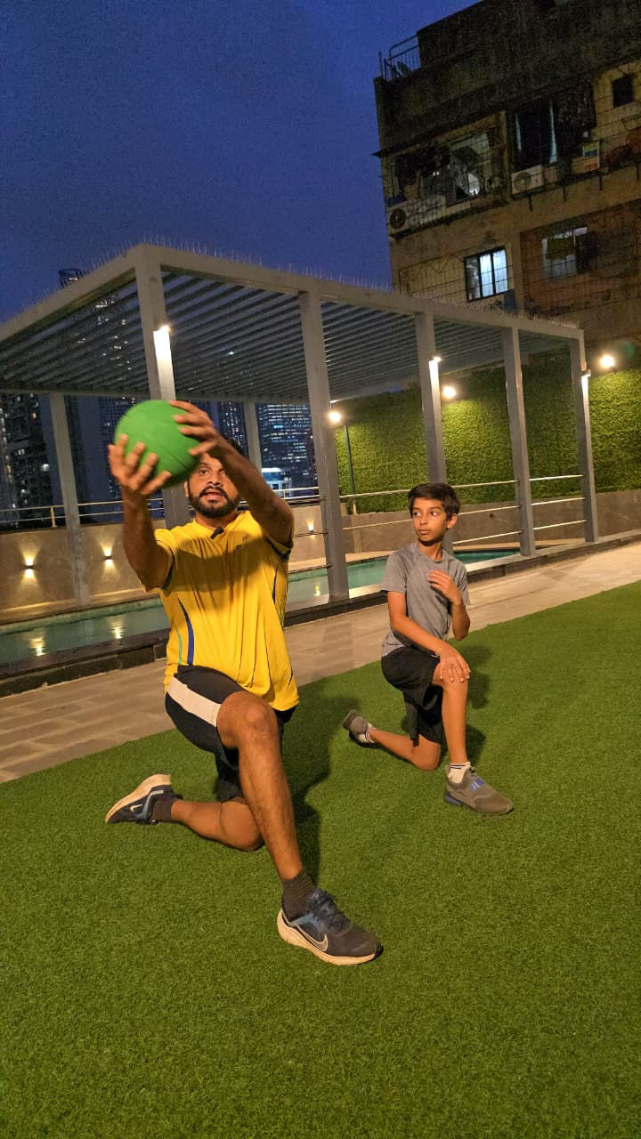 SportFit athlete trains with JuniorFit Strength and Conditioning coach.