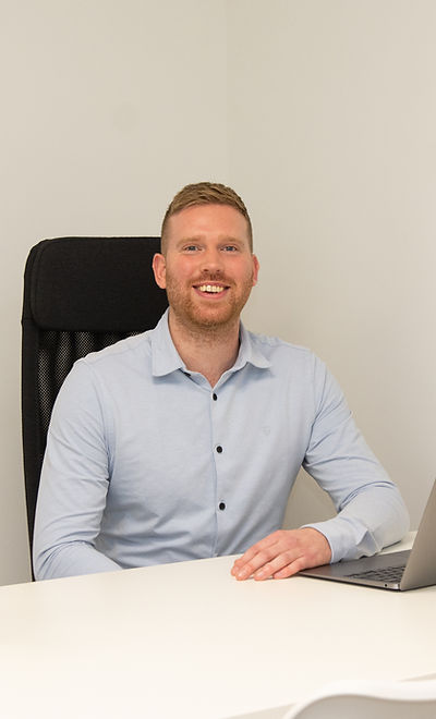 Rens Coolen | Osteopathie | Osteopaat | Osteopath | Eindhoven | Strijp | ’t Ven | Bredalaan 53 | Volwassenen | Kinderen | Baby | sporters | hoofdpijn/migraine | kaakklachten | nekklachten | rugklachten | schouderklachten frozen shoulder | hernia | artrose | maag darm klachten | zwangerschap | endometriose | tinnitus | burn-out | Stress | fibromyalgie | voorkeurshouding | overstrekken | darmkrampjes | reflux | langdurig huilen | huilbaby | problemen met zuigen of slikken | afvlakking van de schedel | plagiocephalie | zindelijkheid | geragsproblemen | concentratieproblemen | motorische ontwikkelingsproblemen | slaapproblemen | keel-neus en oorontstekingen | tenniselleboog | golferselleboog | polsklachten | liesklachten | hamstringklachten | knieklachten | kuitklachten | shin splints | enkelklachten | slijmbeursontstekingen | Peesblessures