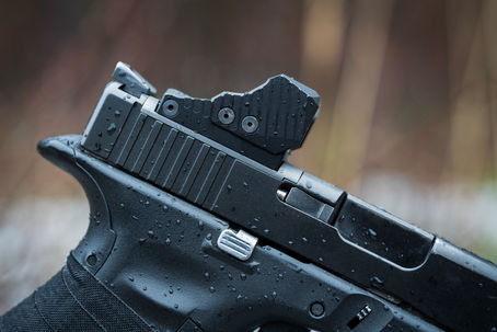 Celownik holograficzny a kolimator