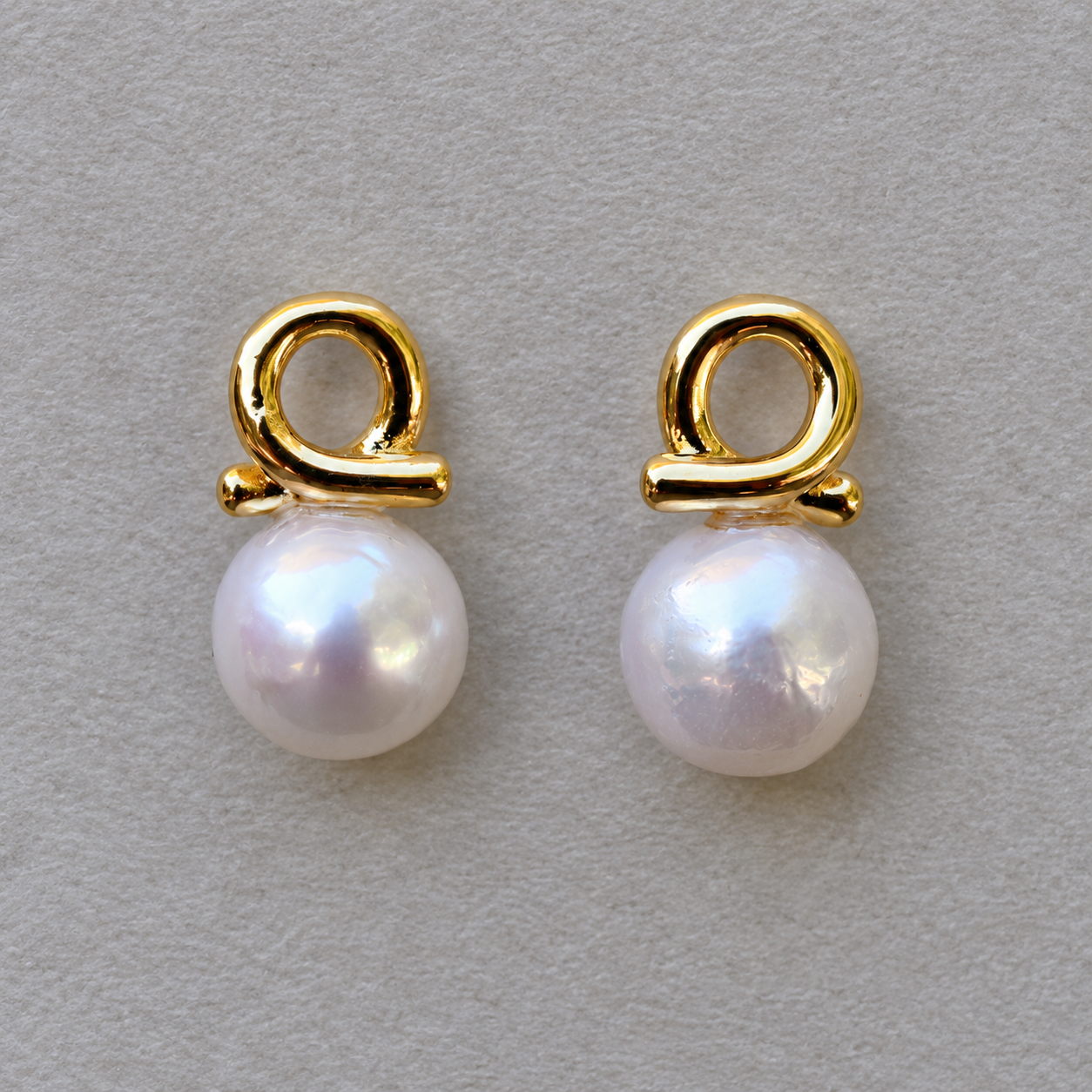 Golden Loop pearl earrings front view