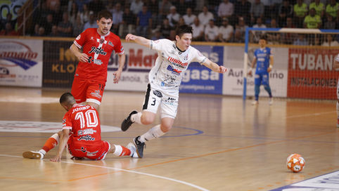 CRÓNICA X27 (NPA 2–4 CAR) | Os detalles dan as costas