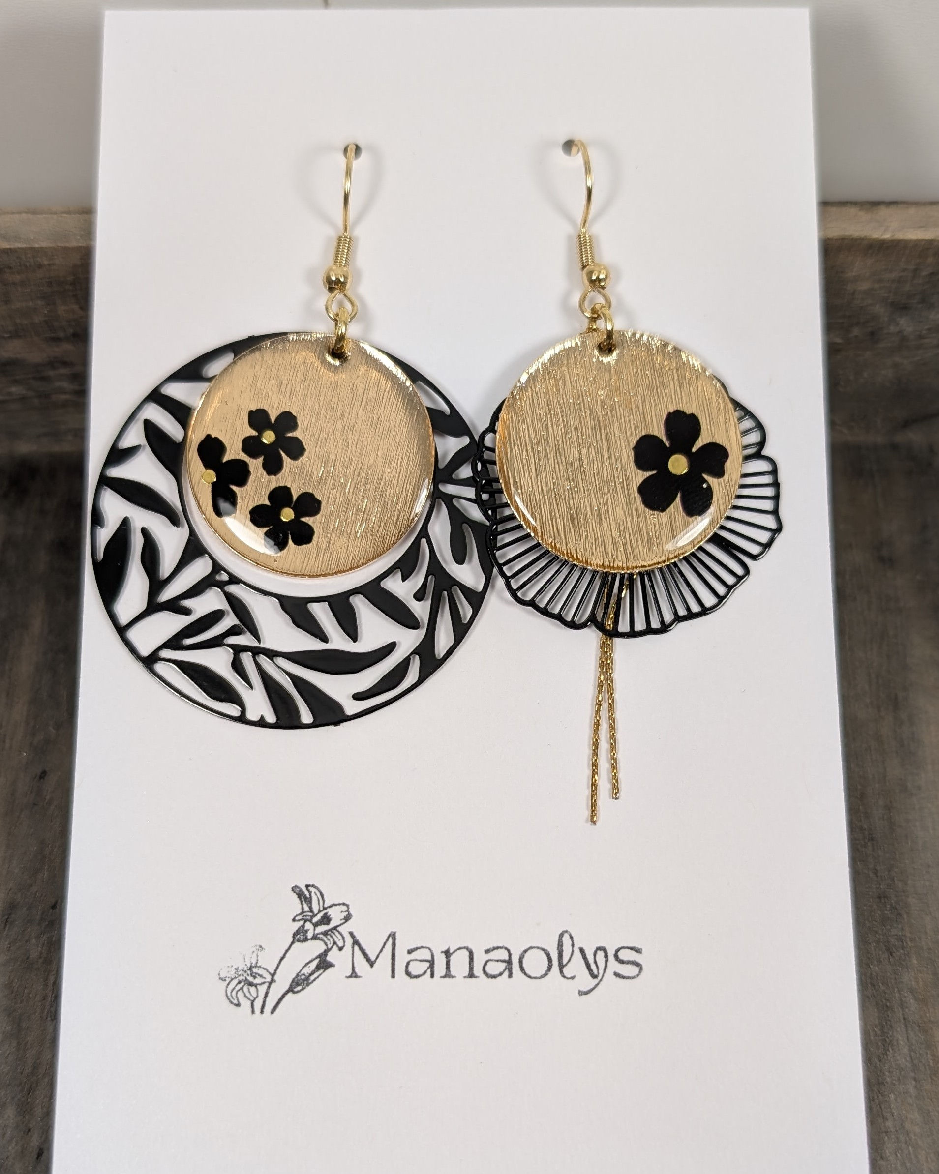 Boucles d'oreilles asymétriques ADELINE, noir et doré 