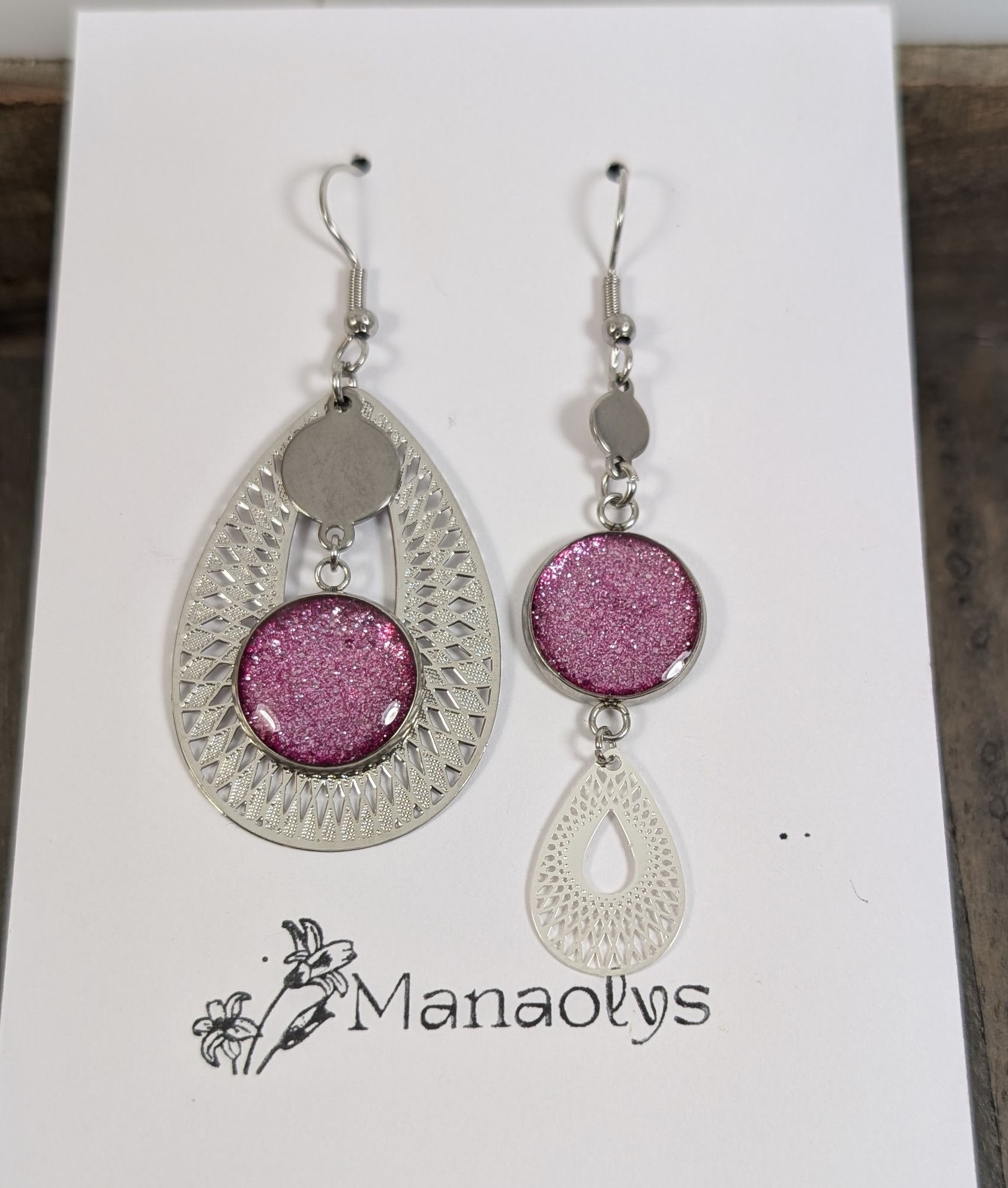 Boucles d'oreilles asymétriques gouttes et paillettes, rose et argenté