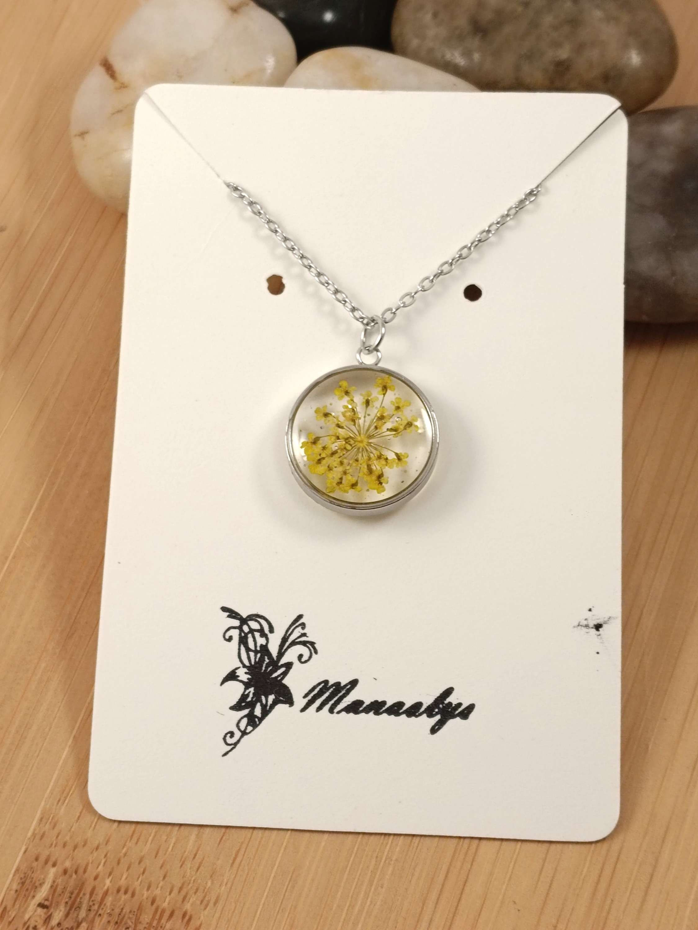 Collier fleurs séchées jaunes 