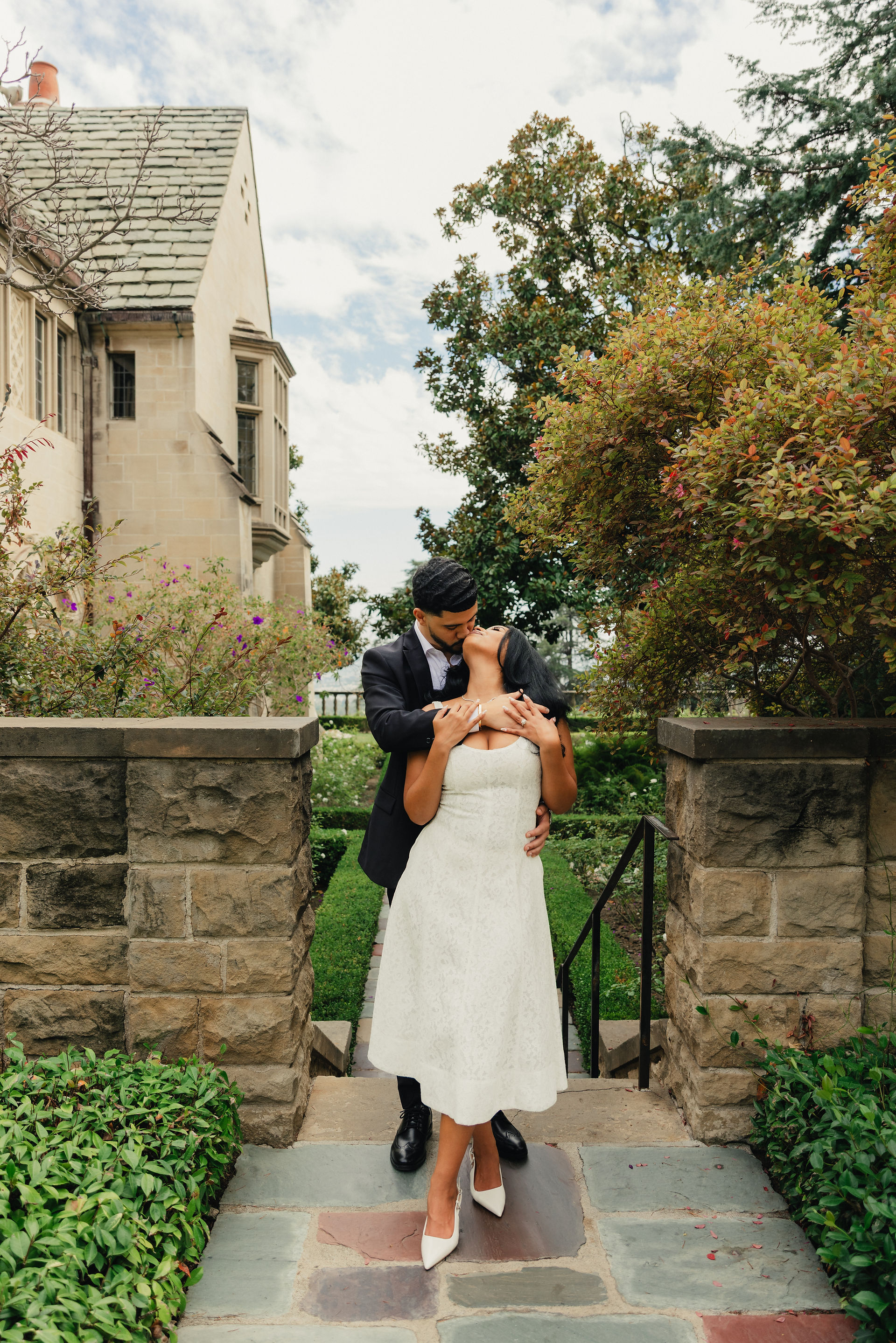 couple kissing at greystone mansion gardens