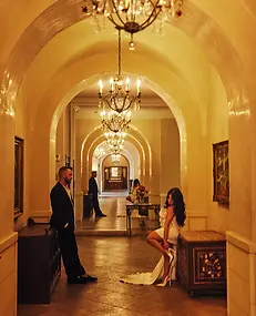 engagement-photo-outfits-hotel-lobby