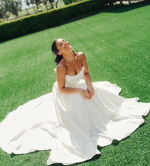 Southern California wedding photographer capturing bride portrait at outdoor wedding venue