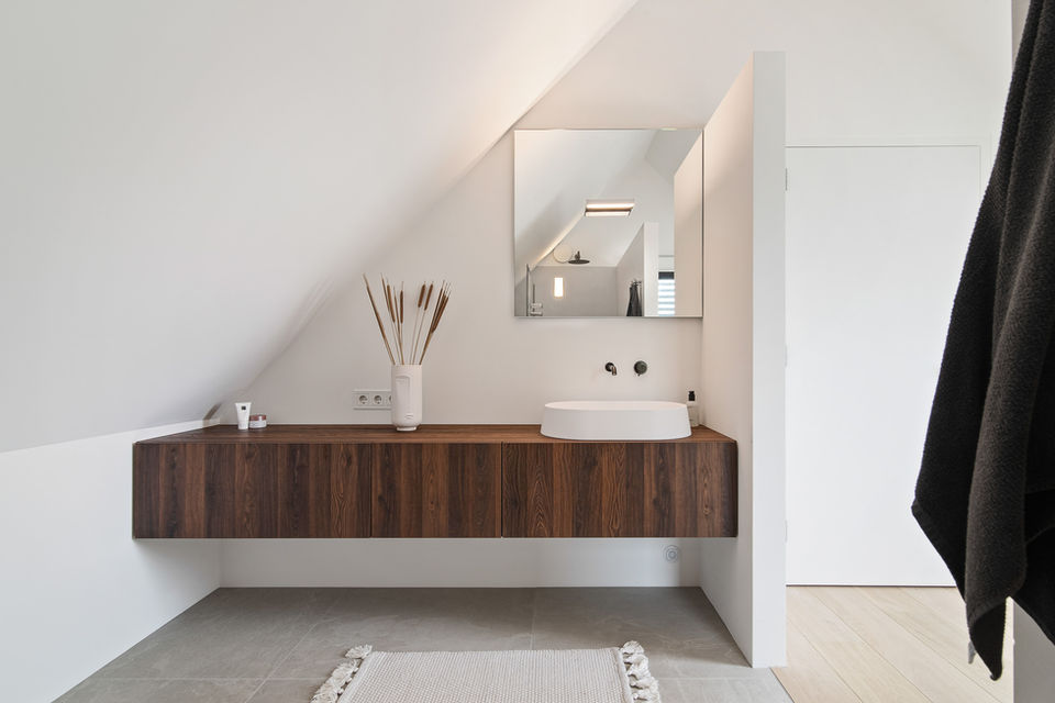 Studio Interni ontwerpt en realiseert. Dit is een badkamer in een gastenverblijf.