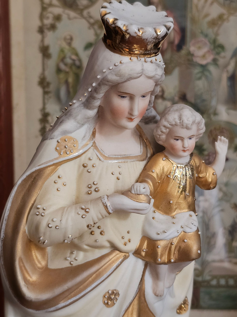 Miniature : Grande statue de la Vierge à l'enfant en biscuit  de porcelaine 