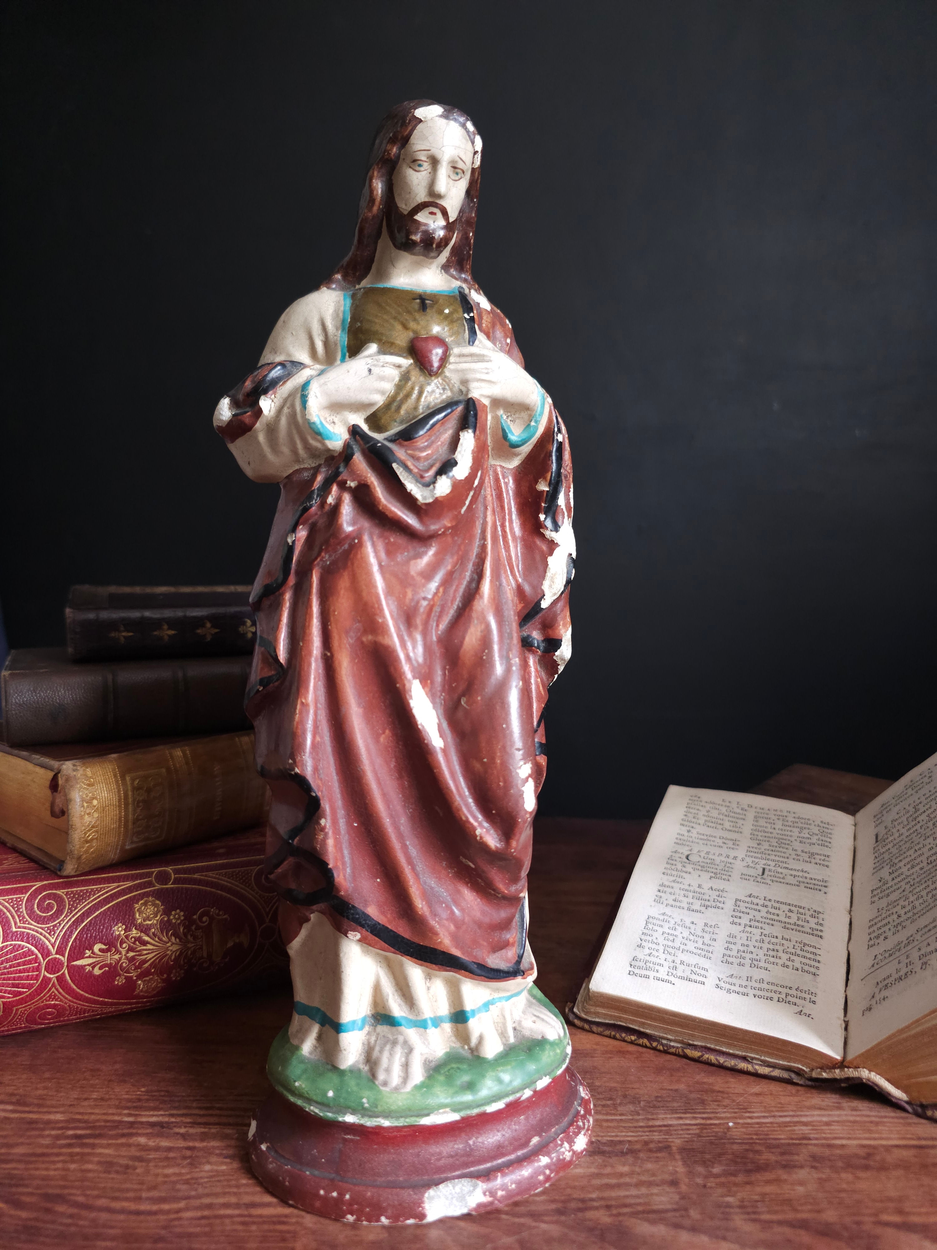 Statuette du Sacré-Cœur de Jésus, endommagée