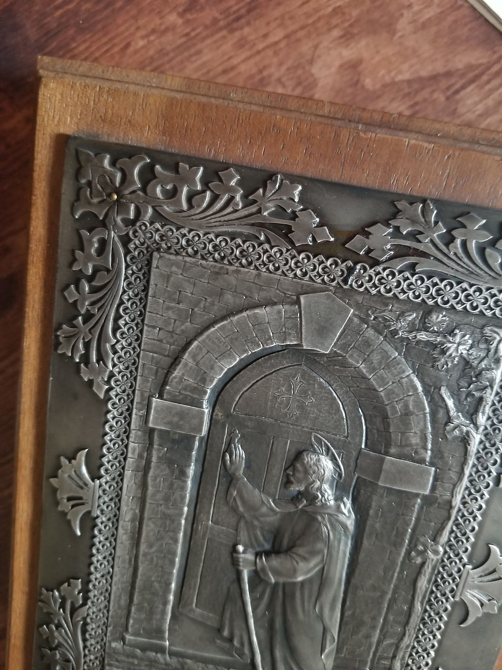 Miniature : Plaque en relief Jésus se tenant à la porte, par Louis Tricard.
