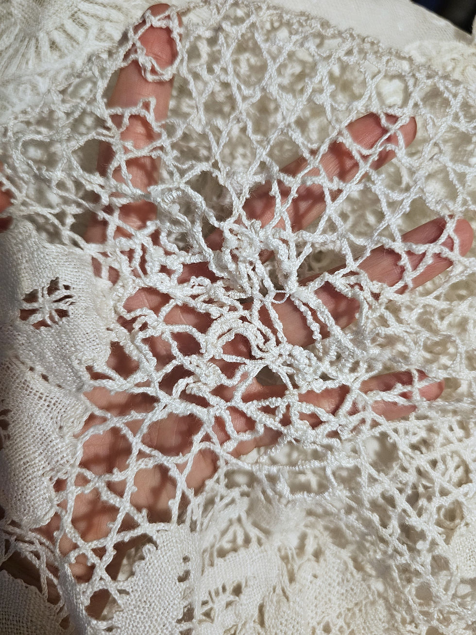 Miniature : Aube catholique vintage en coton avec dentelle aux fuseaux et motif floral