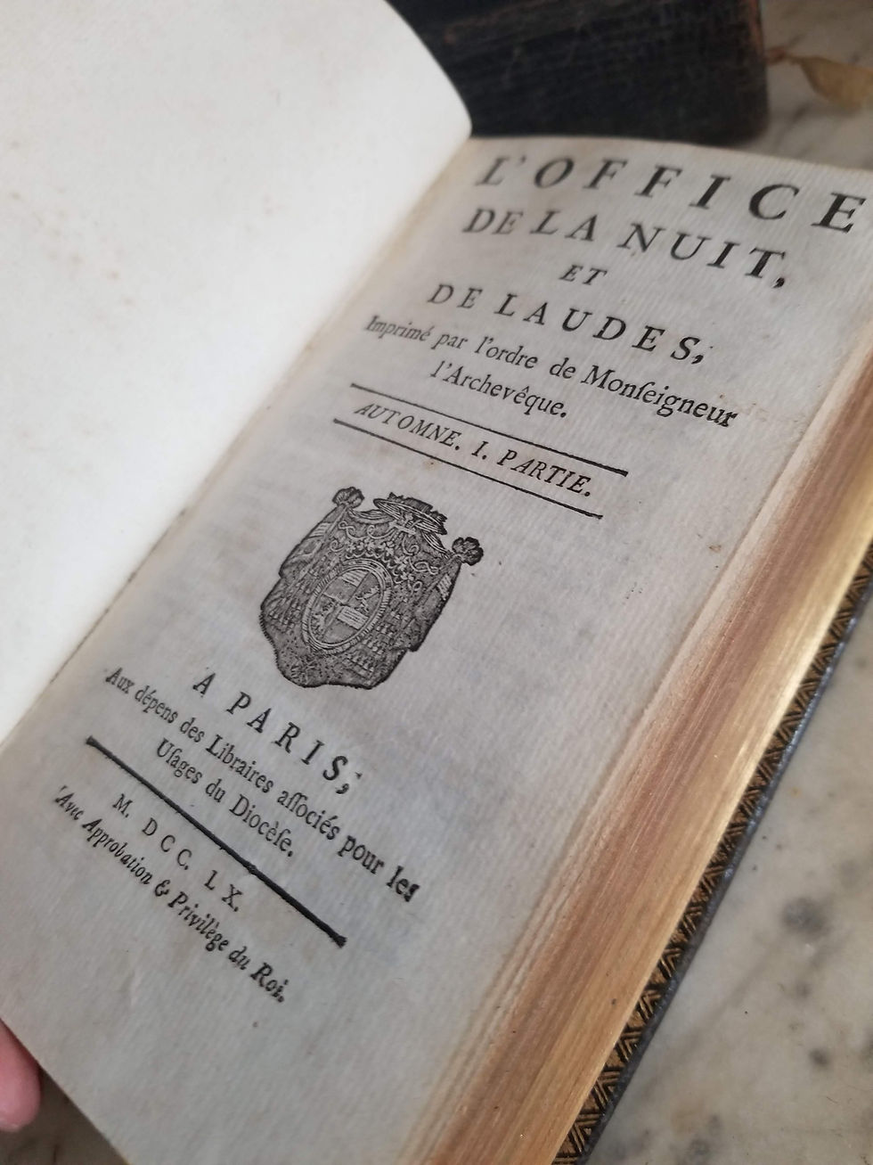Miniature : Mass book night and sunrise services. French and Latin antique book 'L'office de la nuit et de laudes' Automn part from 1760.