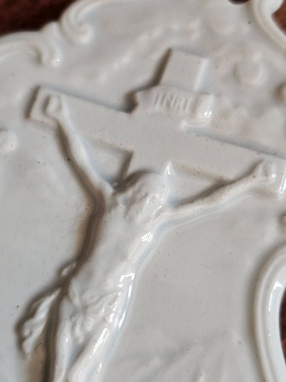 Miniature : Antique French Porcelain Holy water font Creil et Montereau crucifixion