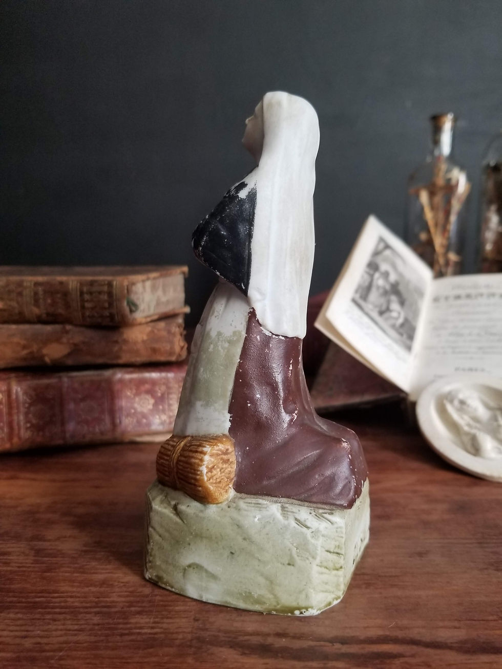 Miniature : Statuette Bernadette Soubirous en biscuit