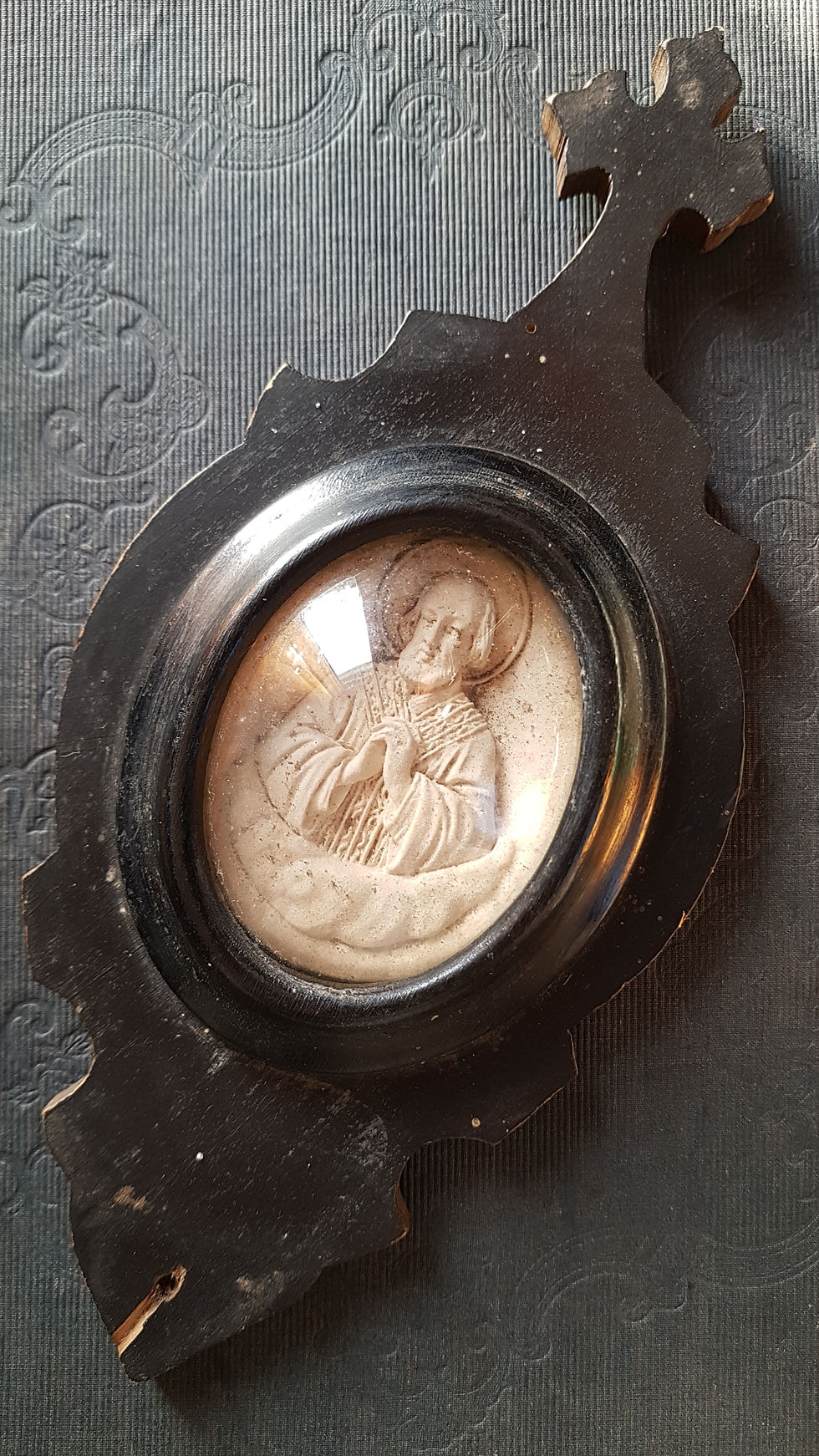 Thomas de Biville reliquary. Napoleon III frame. Blessed Thomas Hélye