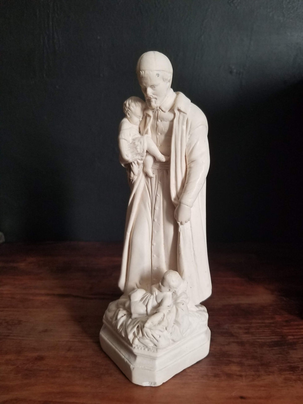 Miniature : French antique St Vincent de Paul with children plaster statue, figurine.