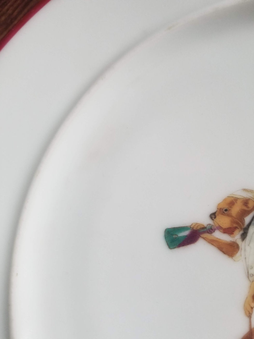 Miniature : Rare assiette décorative en porcelaine ancienne chien cuisinant et buvant 19e siècle