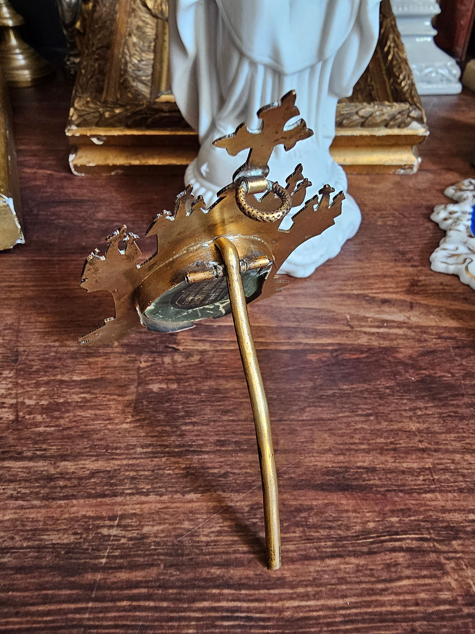 Miniature : Cadre en métal ancien avec médaillon en porcelaine représentant Notre-Dame de Liesse