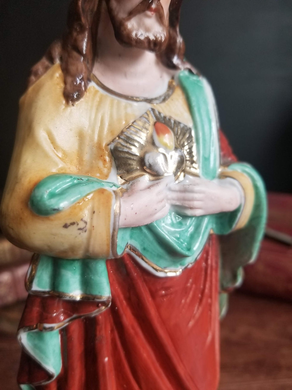 Miniature : Statue en biscuit peint à la main du Sacré-Cœur de Jésus.