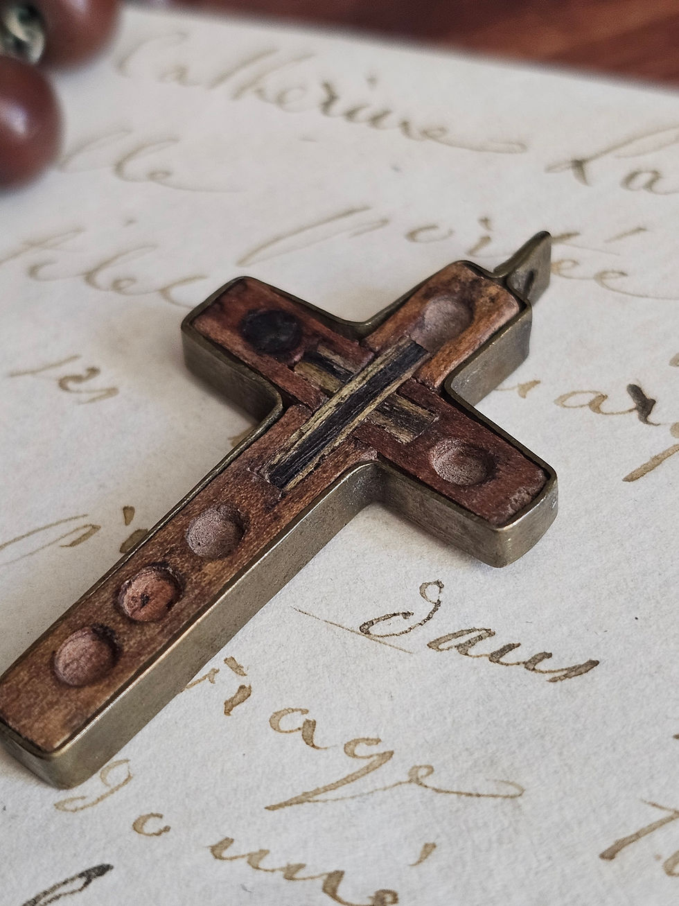 Miniature : Pendentif croix en bois ancien, souvenir de Jérusalem ou de Bethléem