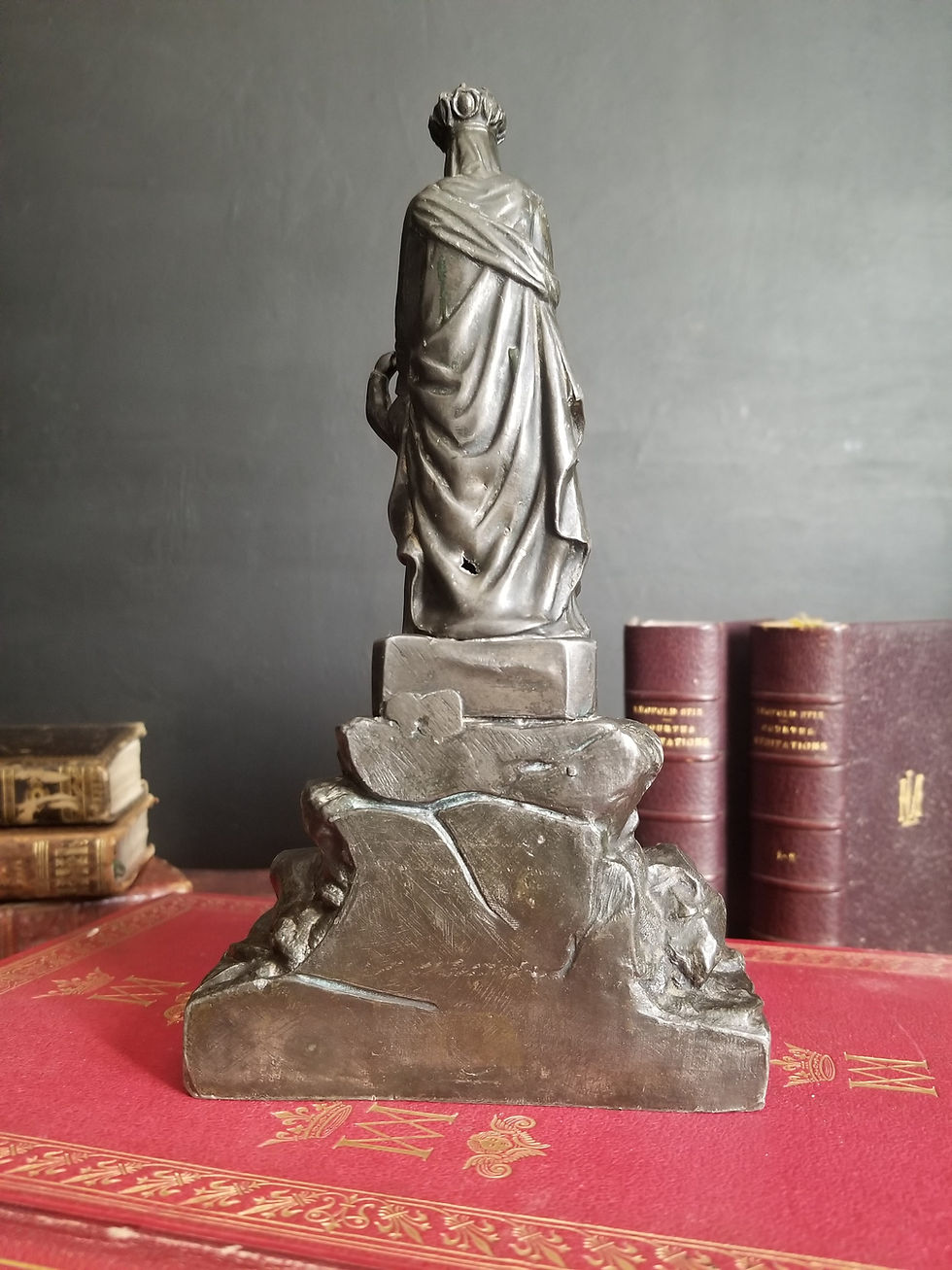 Miniature : Statue en métal de Sainte Anne et de la Vierge Marie avec bénitier.