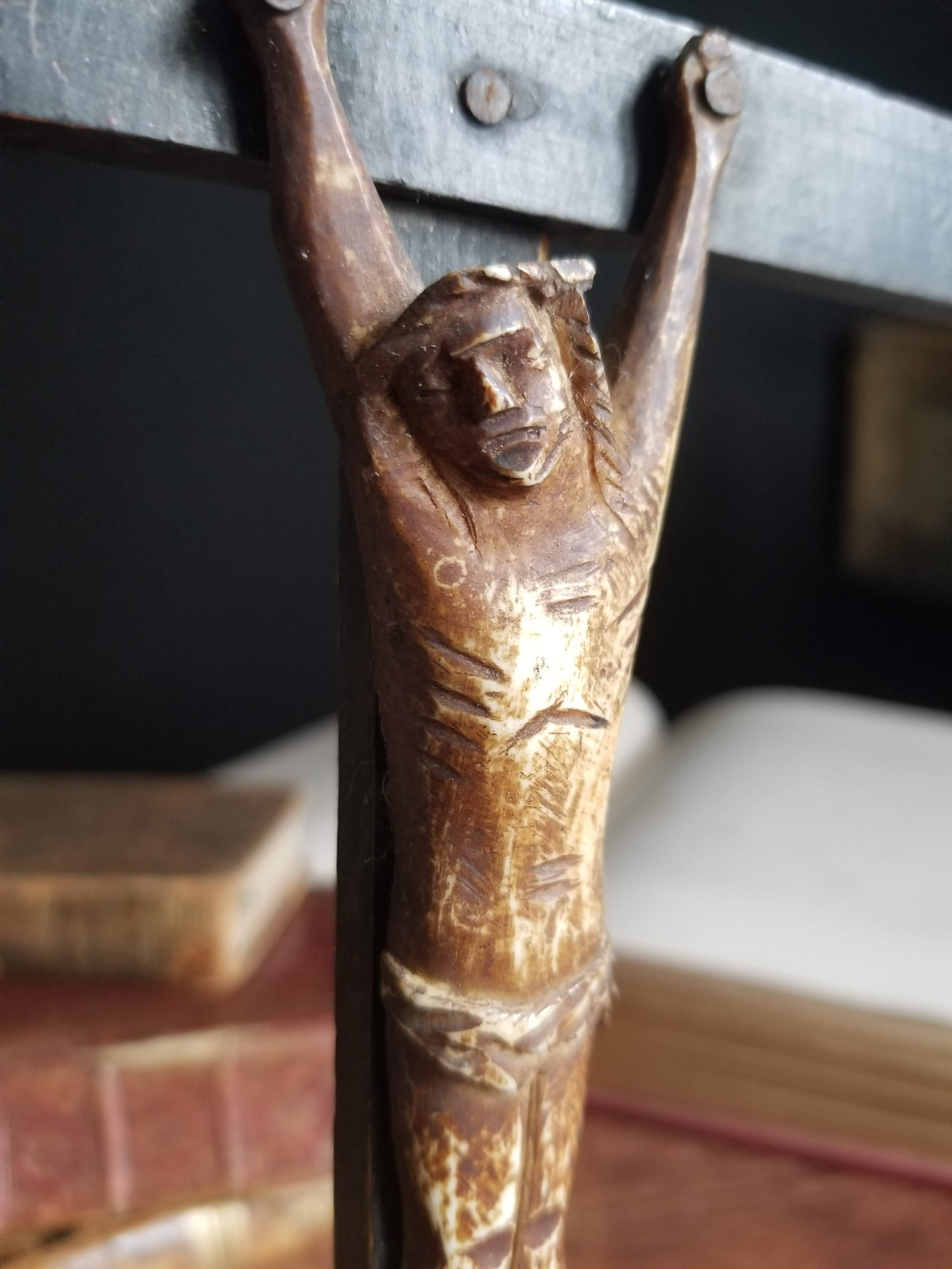 French antique Jansenist altar crucifix made of carved animal bone and ebonized 1700s 18th century