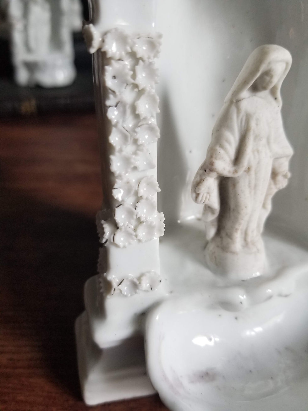 Miniature : Bénitier à poser en porcelaine, oratoire Vierge, 1800