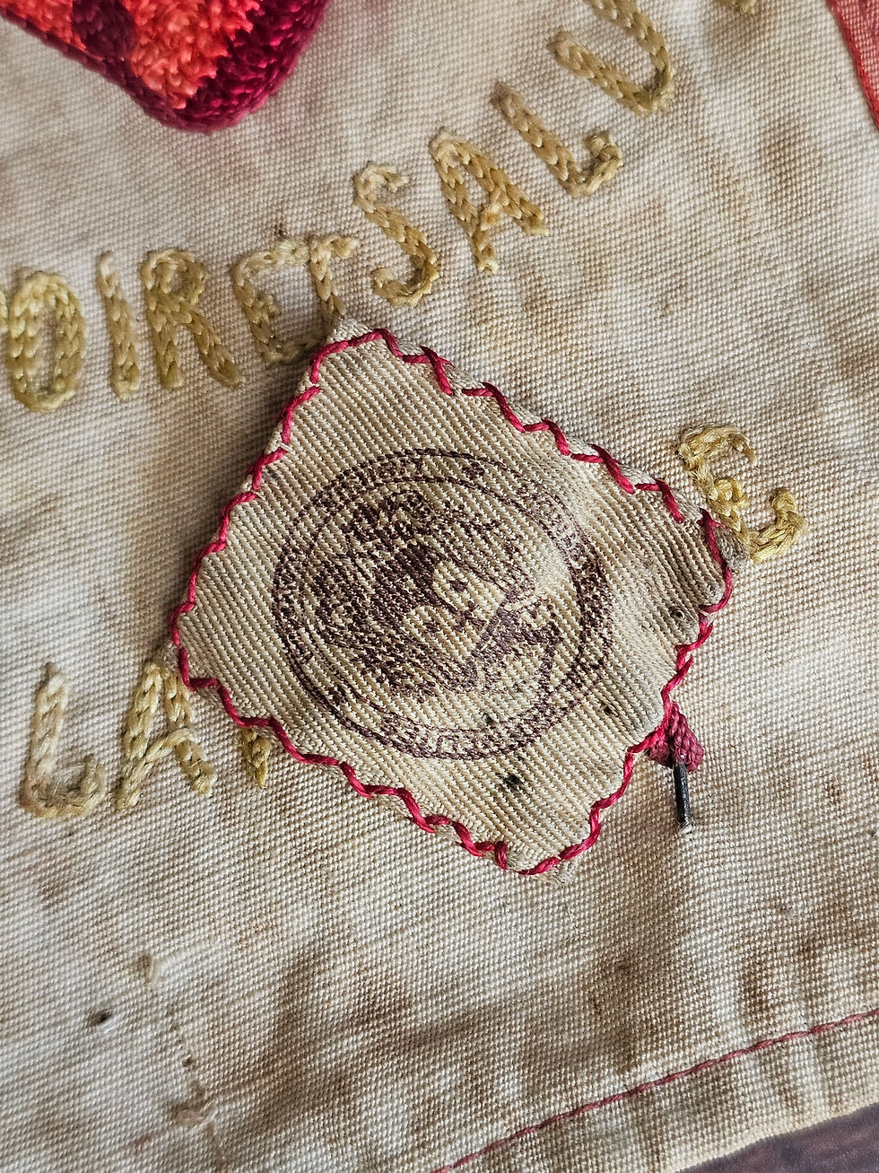 Miniature : Drapeau de dévotion au Sacré Coeur 14-18 avec barrettes militaires et reliquaire Sainte Thérèse.