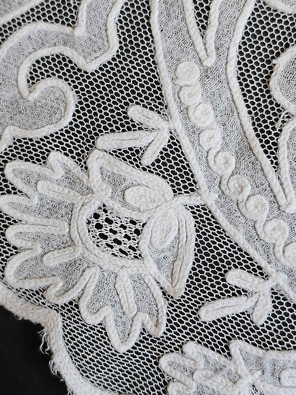 Miniature : Bas d'aube avec broderie Cornely sur tulle, motif fleur et raisin