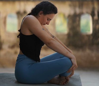 Marine Henry, professeure de yoga et praticienne en Ayurveda à Lyon chez Pranamaya Yoga Ayurveda