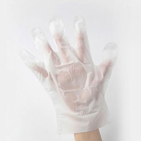 Simply slide your hands into the mask gloves and relax while the nourishing essence restores softness and vitality.