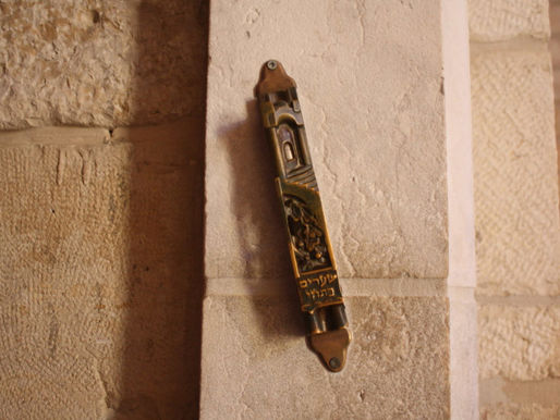 Student steals mezuzah, Jewish classmate takes him to Holocaust memorial