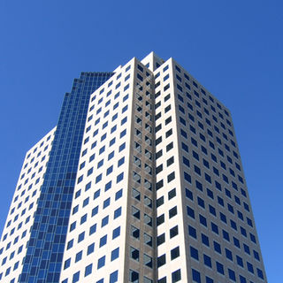 Hero watchman saves 5 years old child from falling down from his 15th floor apartment