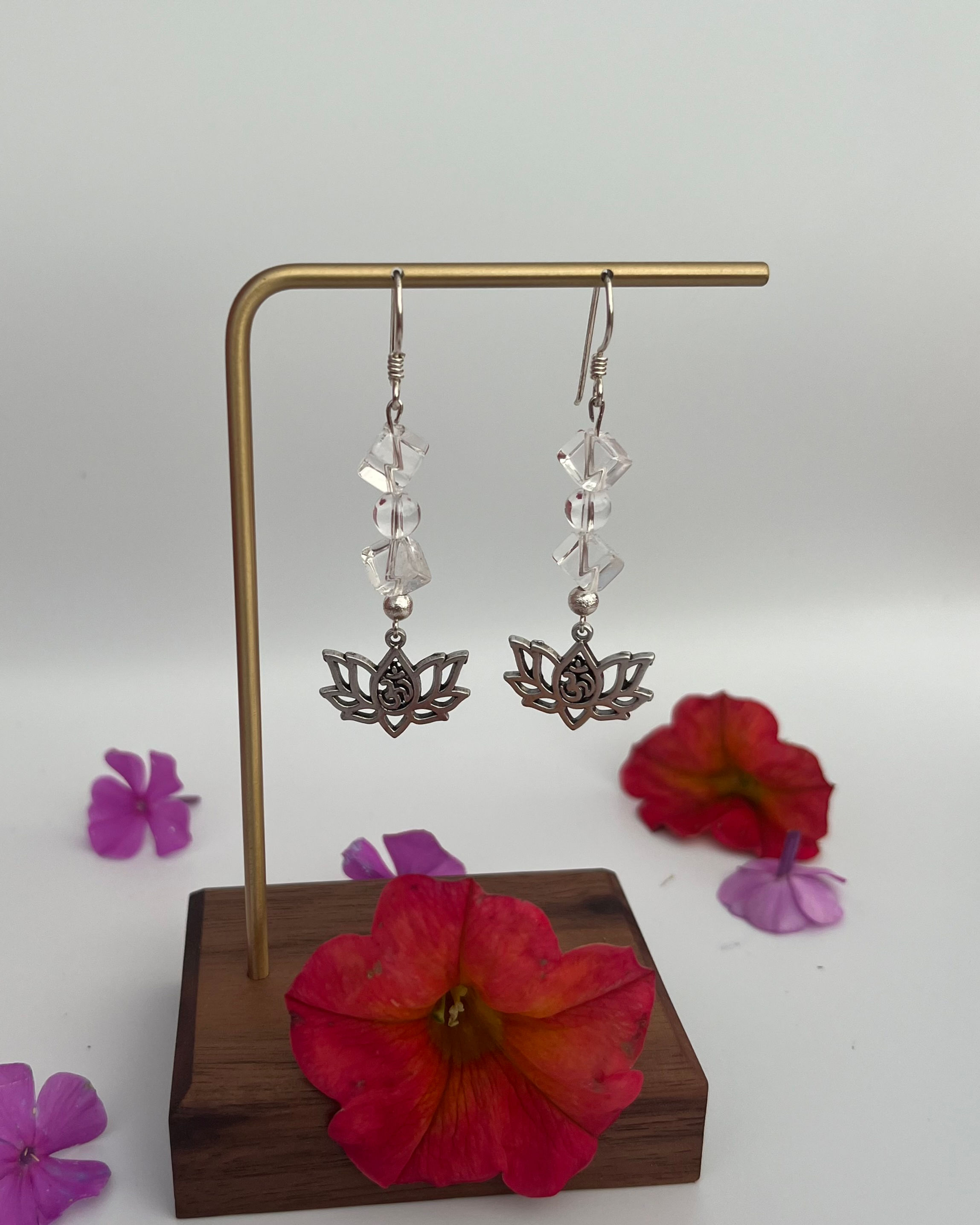 Ohrringe "Klarheit" Bergkristall mit Lotus Anhänger