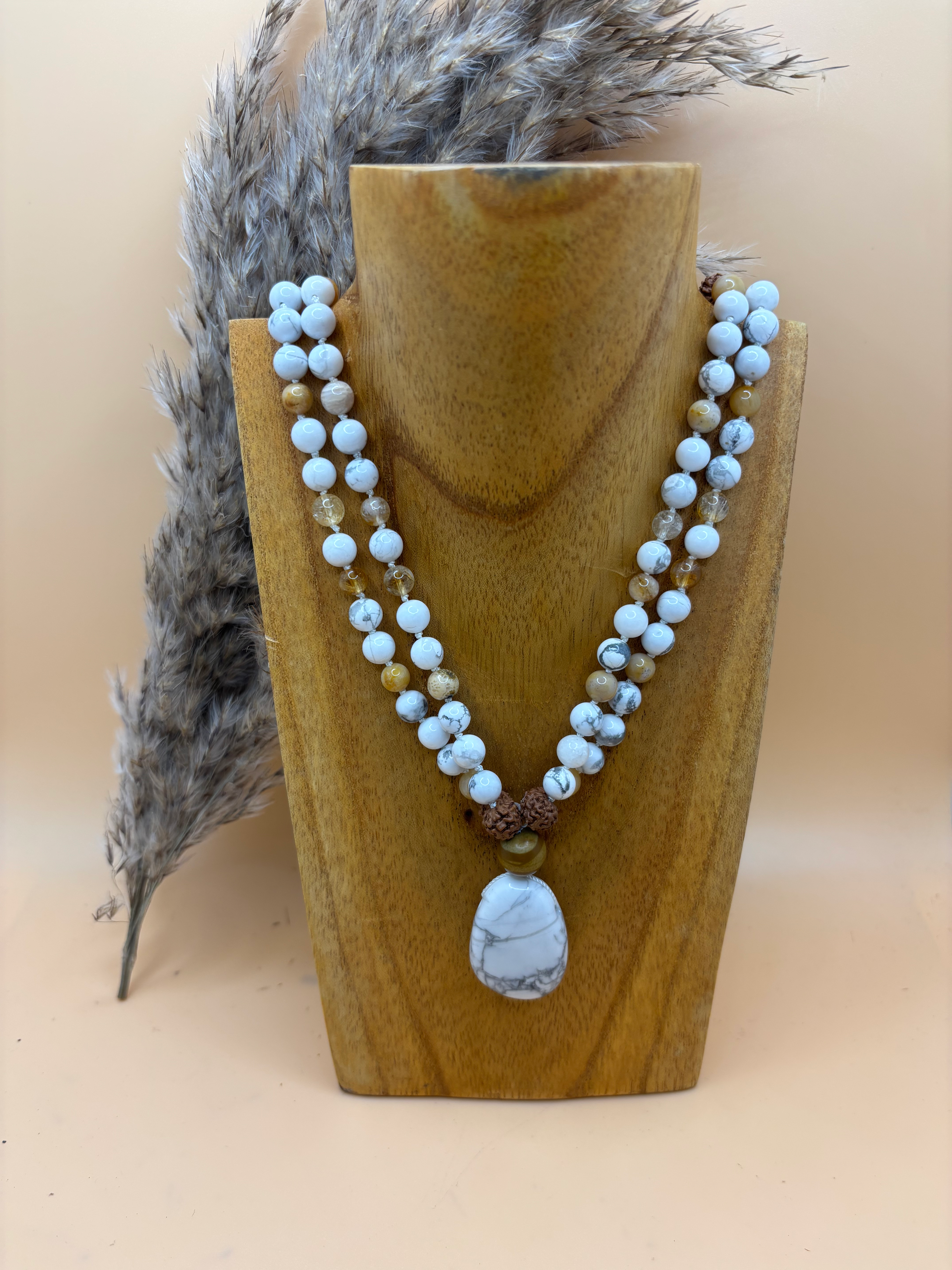 Mala Trommelstein Sanftmut Magnesit Citrin versteinerte Koralle Rudraksha