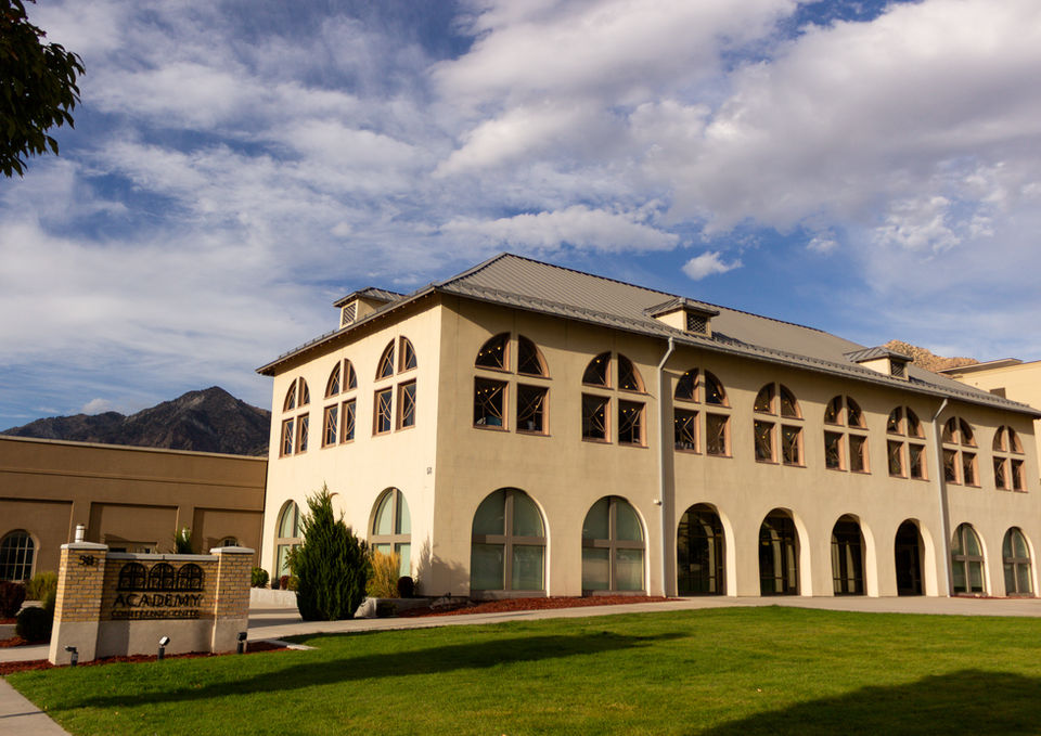 Brigham Academy wedding Venue. Northern Utah wedding photographer