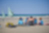 explications du moniteur de surf aux enfants pour un cours de surf